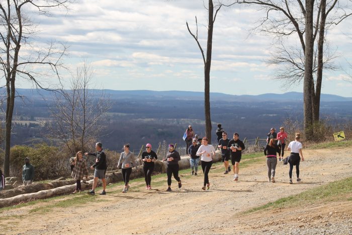 Racers at Bishop's Events trail run at dirt farm brewing in loudoun county virginia
